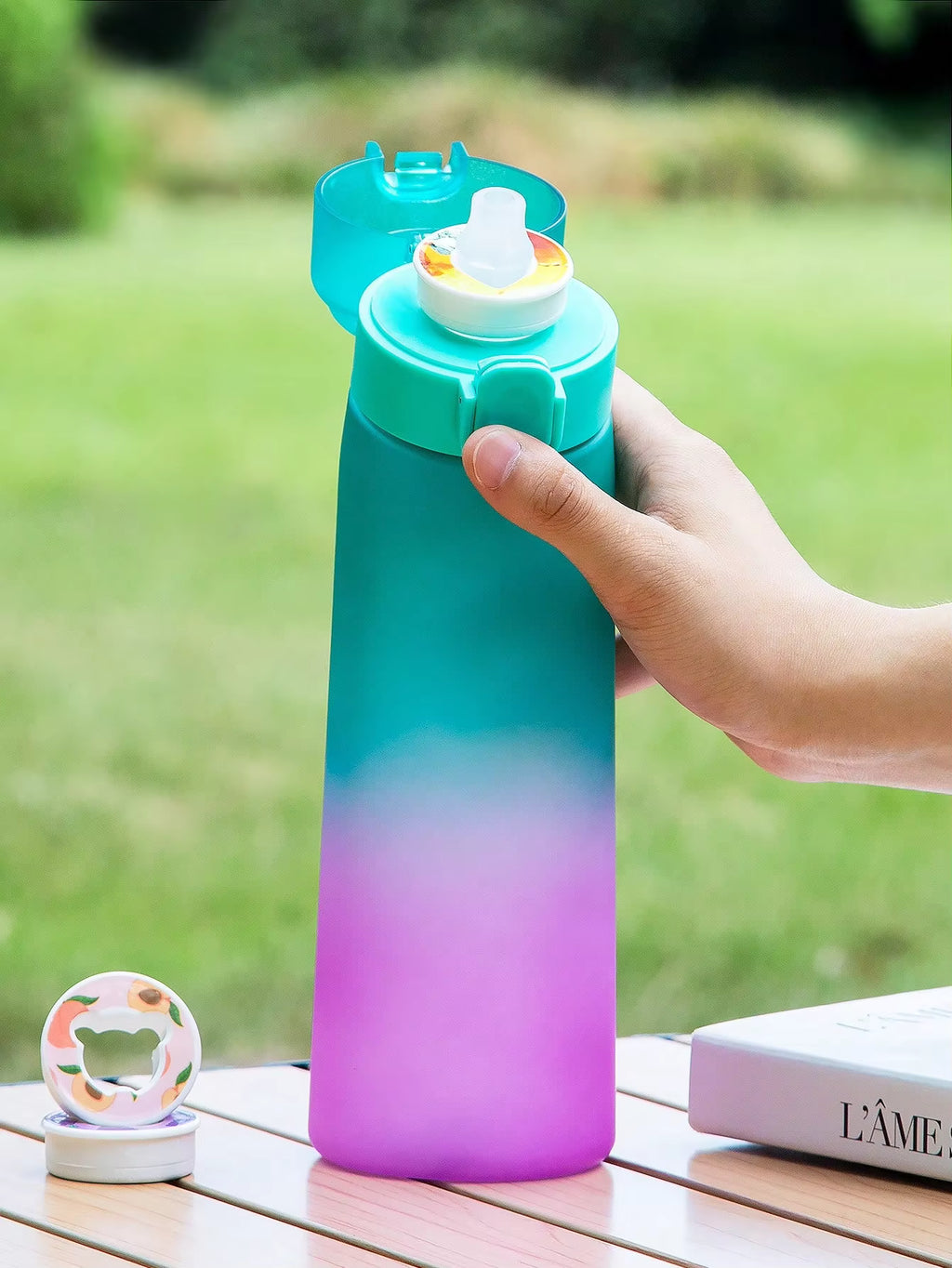 Gradient Air Water Bottle with Bear Shape Scented Flavor Pods